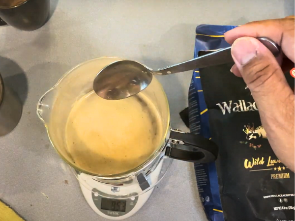 Step-by-step Luwak Coffee Recipe - Main Pour