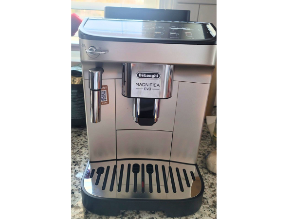De'longhi Magnifica Super-automatic Machine 2